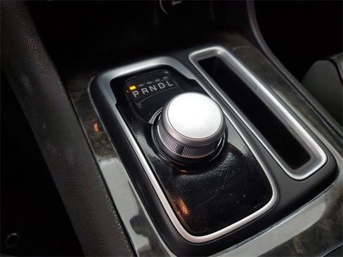 Used 2020 Chrysler 300 Limited image 27
