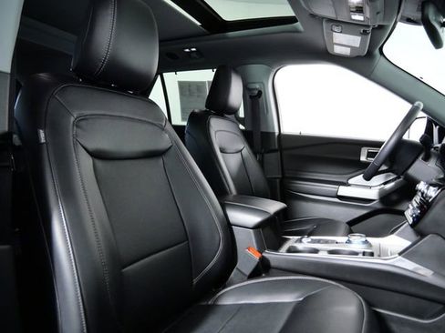 Certified 2023 Ford Explorer Limited w/ Limited Technology Package AWD/4WD image 11