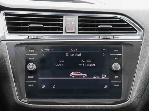 Used 2018 Volkswagen Tiguan SEL Premium FWD image 15
