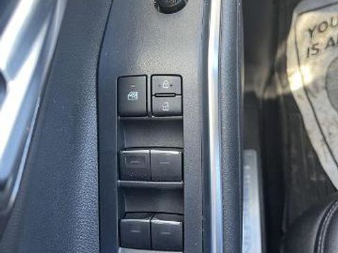 Used 2022 Toyota Highlander Limited image 11