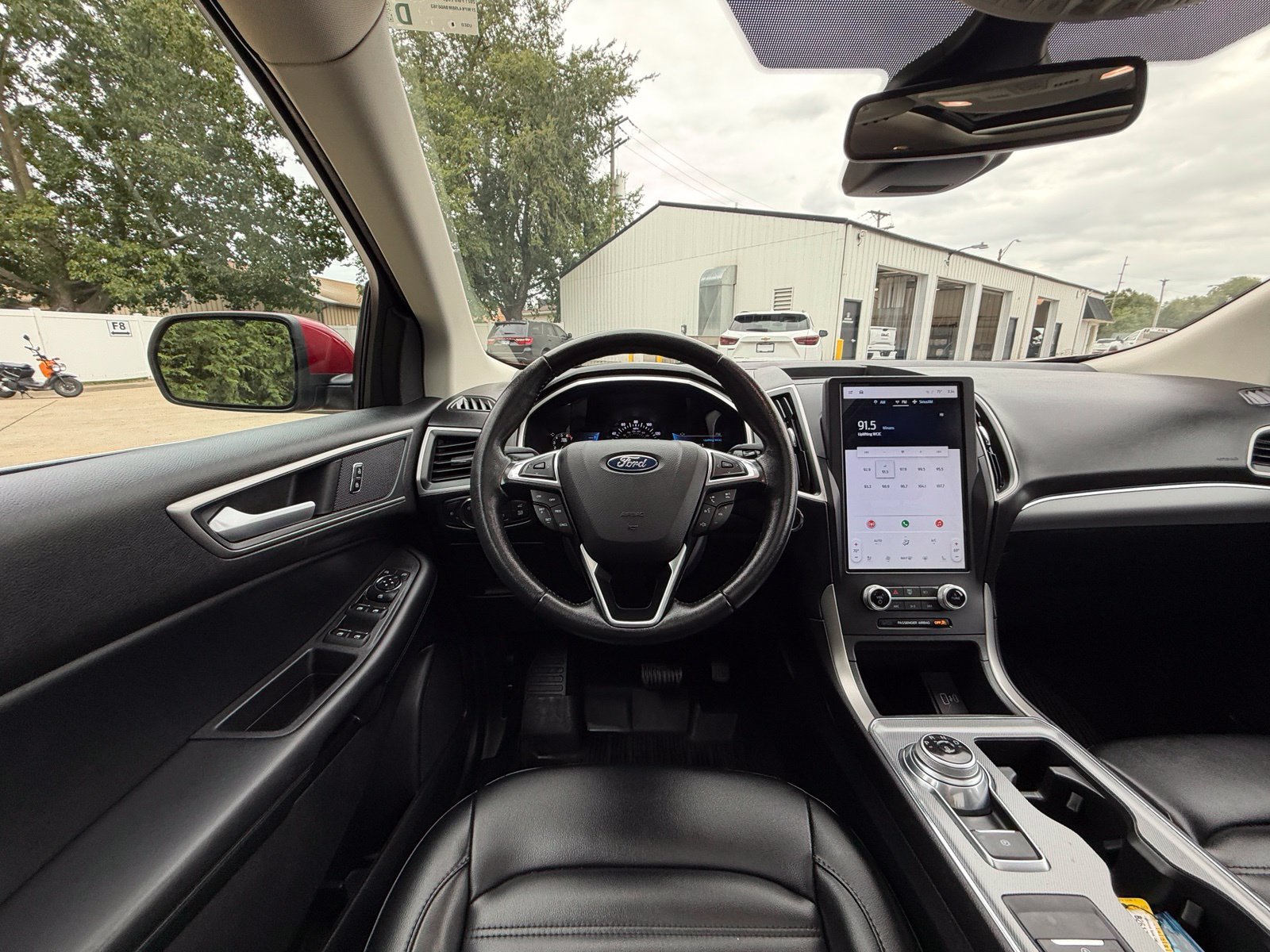 Used 2021 Ford Edge SEL w/ Convenience Package AWD/4WD image 2