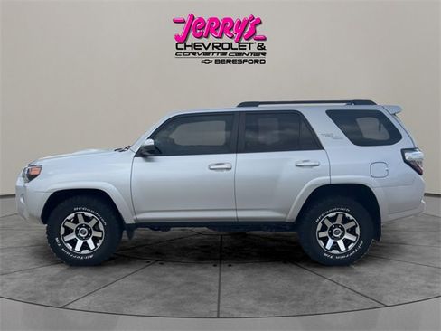 Used 2019 Toyota 4Runner TRD Off-Road image 2