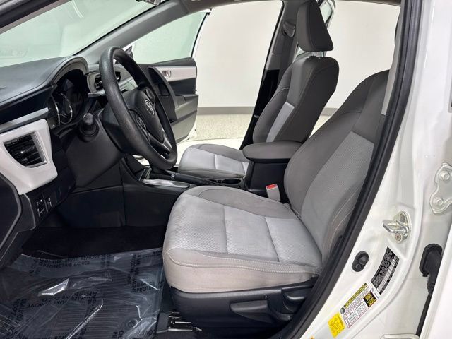 Used 2016 Toyota Corolla LE FWD image 9