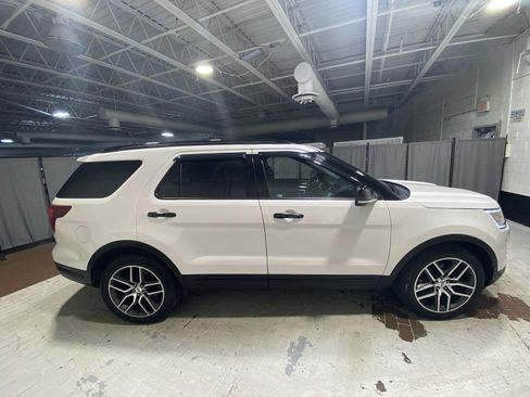 Used 2018 Ford Explorer Sport w/ Equipment Group 401A AWD/4WD image 27