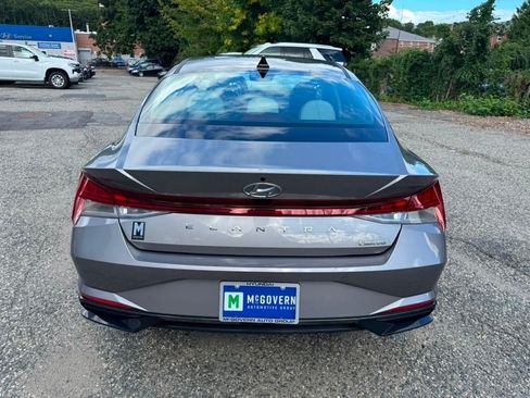 Used 2023 Hyundai Elantra Limited FWD image 4