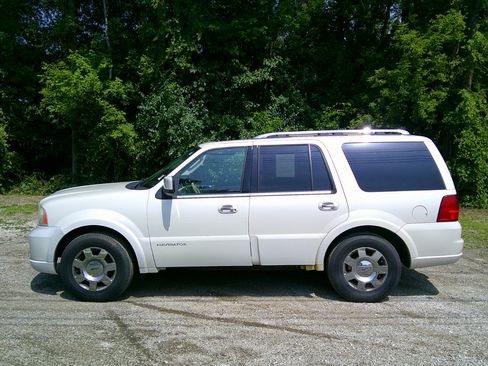 Used 2006 Lincoln Navigator Ultimate image 5