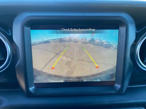 Used 2023 Jeep Wrangler Sahara image 21