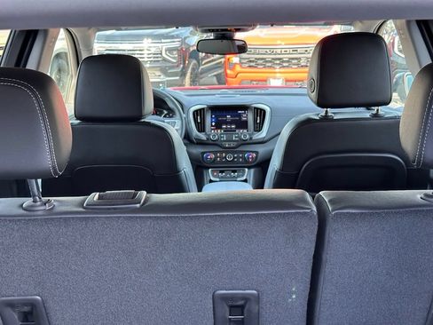 Used 2024 GMC Terrain SLT w/ Infotainment Package II AWD/4WD image 9