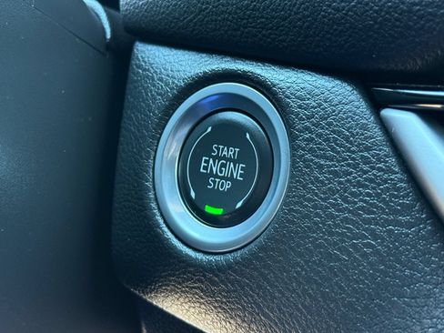 Used 2025 Cadillac XT4 Premium Luxury FWD image 26