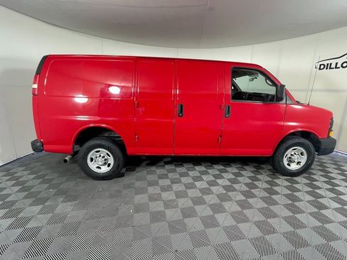 Used 2015 Chevrolet Express 2500 image 9