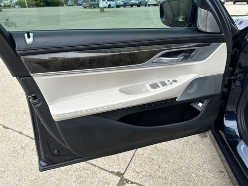 Used 2019 BMW 740i w/ Executive Package RWD image 21