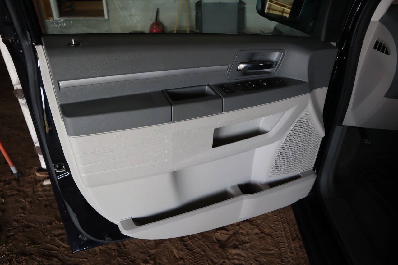 Used 2010 Dodge Grand Caravan SE FWD image 31