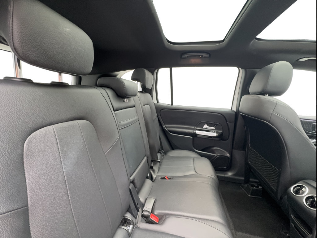 Used 2025 Mercedes-Benz GLB 250 4MATIC image 26