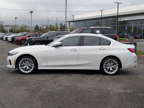 Used 2025 BMW 330i xDrive Sedan w/ M Sport Package image 9