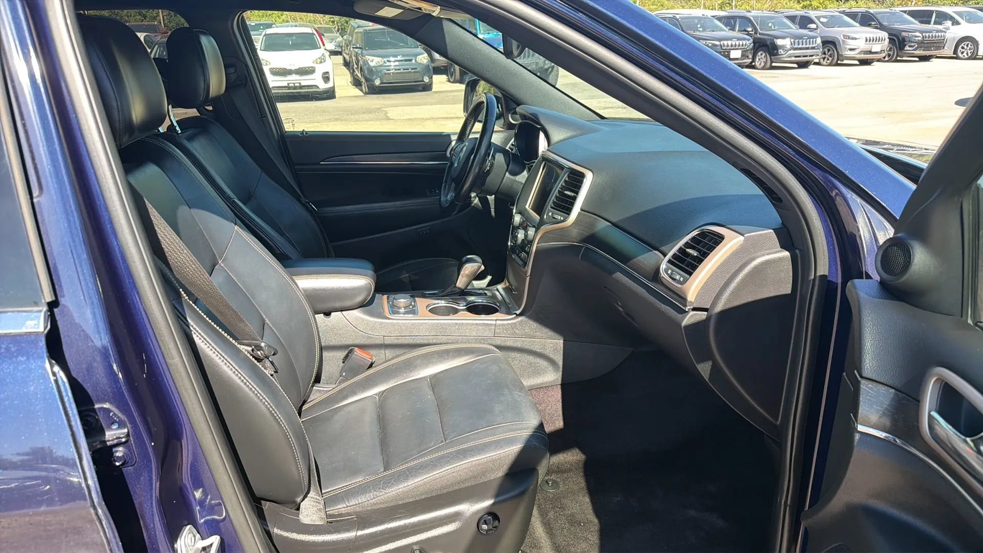 Used 2017 Jeep Grand Cherokee Limited AWD/4WD image 16