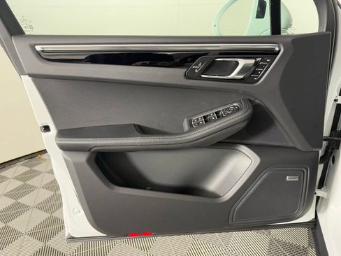 New 2026 Porsche Macan image 25
