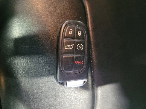 Used 2019 Jeep Cherokee Latitude Plus w/ Comfort/Convenience Group AWD/4WD image 32