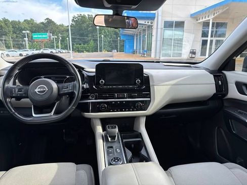 Used 2023 Nissan Pathfinder SV AWD/4WD image 16
