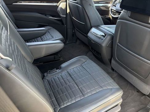 Used 2025 Cadillac Escalade Sport Platinum w/ LPO, ONYX Package AWD/4WD image 16