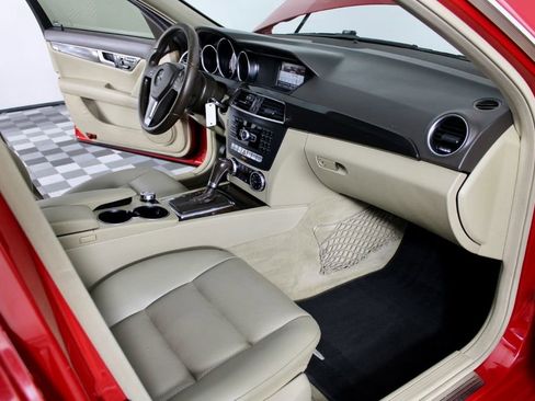 Used 2013 Mercedes-Benz C 250 Sedan image 23