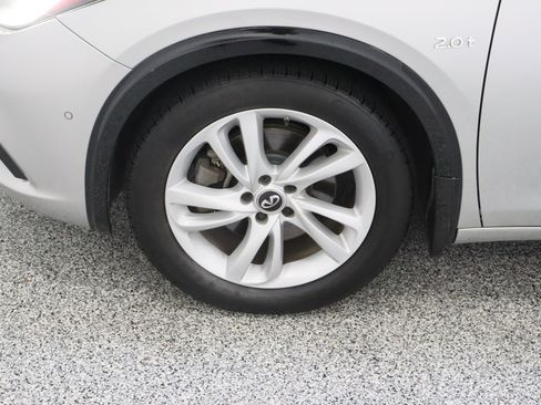 Used 2019 INFINITI QX30 w/ Navigation Package FWD image 11