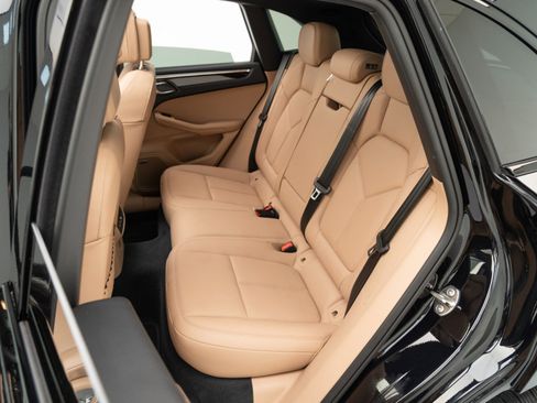 Certified 2026 Porsche Macan AWD/4WD image 26