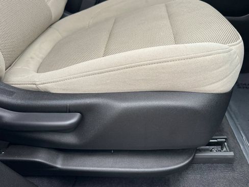 Used 2022 Chevrolet Traverse LS FWD image 24