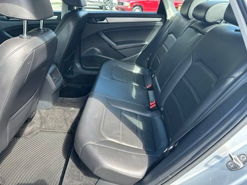Used 2015 Volkswagen Passat 1.8T Wolfsburg Edition w/ Technology Package FWD image 10