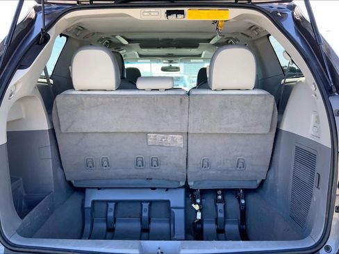 Used 2011 Toyota Sienna Limited w/ Premium Pkg FWD image 33