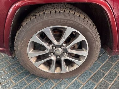 Used 2017 Jeep Grand Cherokee Overland image 8