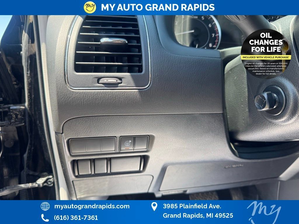 Used 2024 Nissan Armada SV AWD/4WD image 16