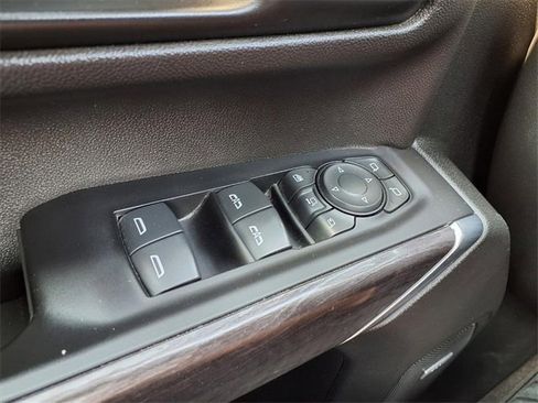 Used 2022 Chevrolet Silverado 2500 LTZ w/ LTZ Convenience Package image 28