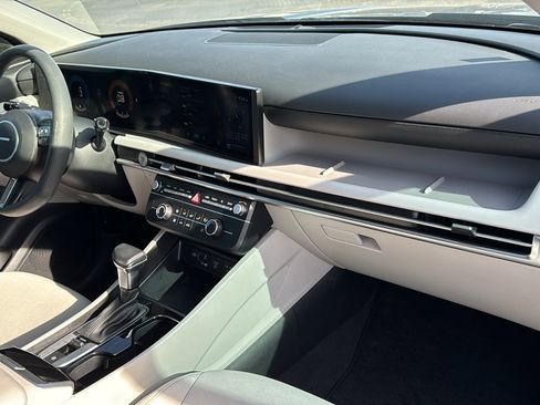 Used 2025 Hyundai Tucson SE image 24