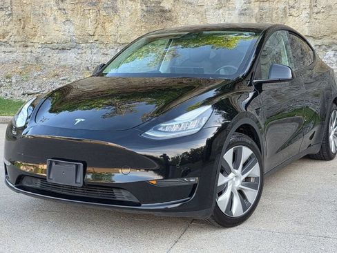 Used 2021 Tesla Model Y Long Range AWD/4WD image 1