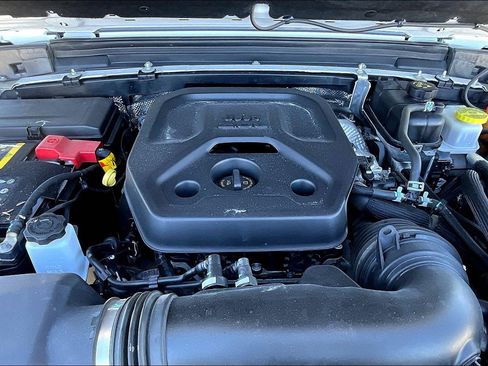 Used 2024 Jeep Wrangler Unlimited Sahara image 9