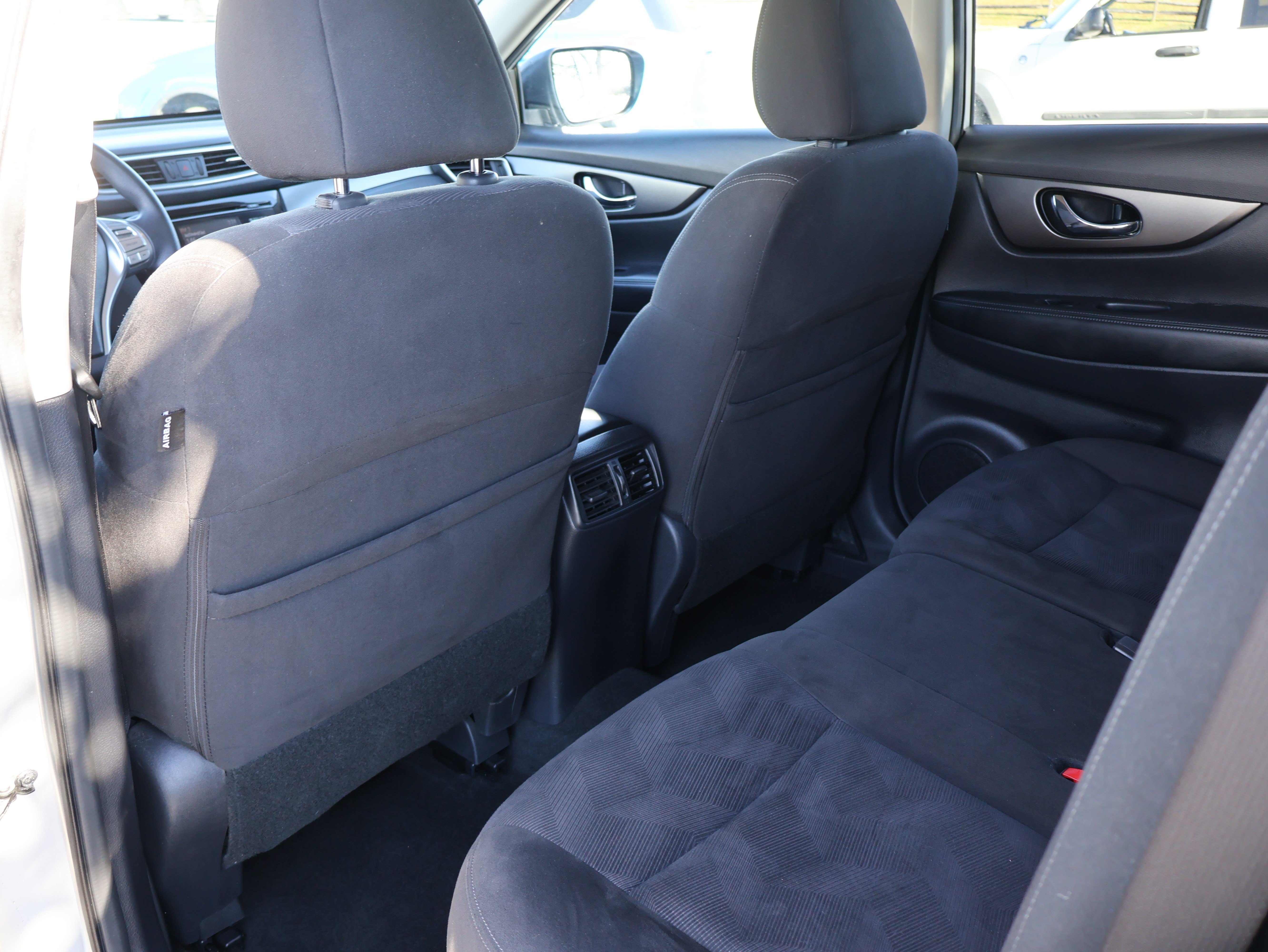 Used 2015 Nissan Rogue SV AWD/4WD image 15
