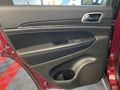 Used 2018 Jeep Grand Cherokee Limited AWD/4WD image 18
