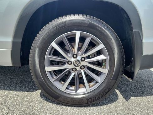 Used 2018 Toyota Highlander XLE AWD/4WD image 7