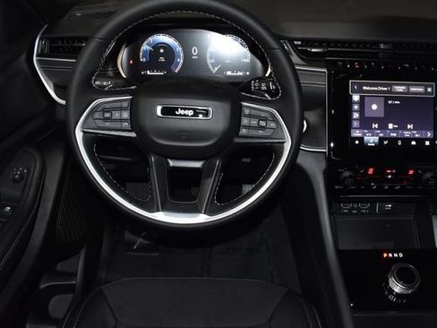 New 2025 Jeep Grand Cherokee L Altitude image 13