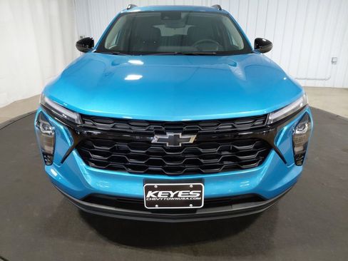 New 2026 Chevrolet Trax LT w/ Sunroof Package FWD image 12