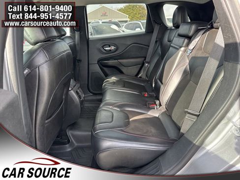 Used 2019 Jeep Cherokee Trailhawk AWD/4WD image 32