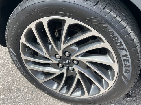 Used 2019 Lincoln Nautilus Reserve w/ Driver Assistance Package image 9