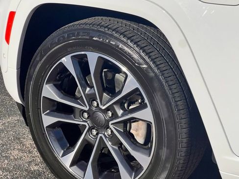 Used 2022 Jeep Grand Cherokee Overland w/ Advanced Protech Group III image 18