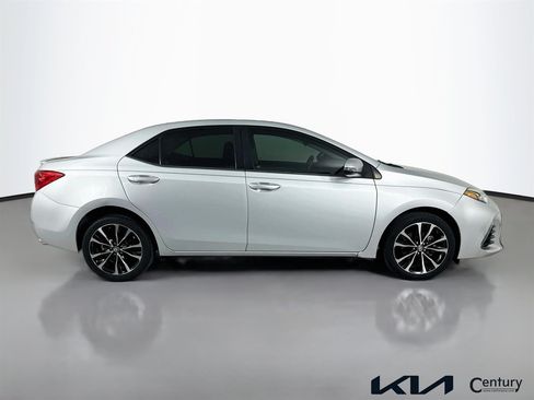 Used 2017 Toyota Corolla SE w/ SE Premium Package FWD image 4