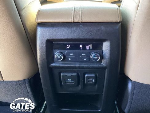 Used 2022 Chevrolet Traverse Premier AWD/4WD image 17