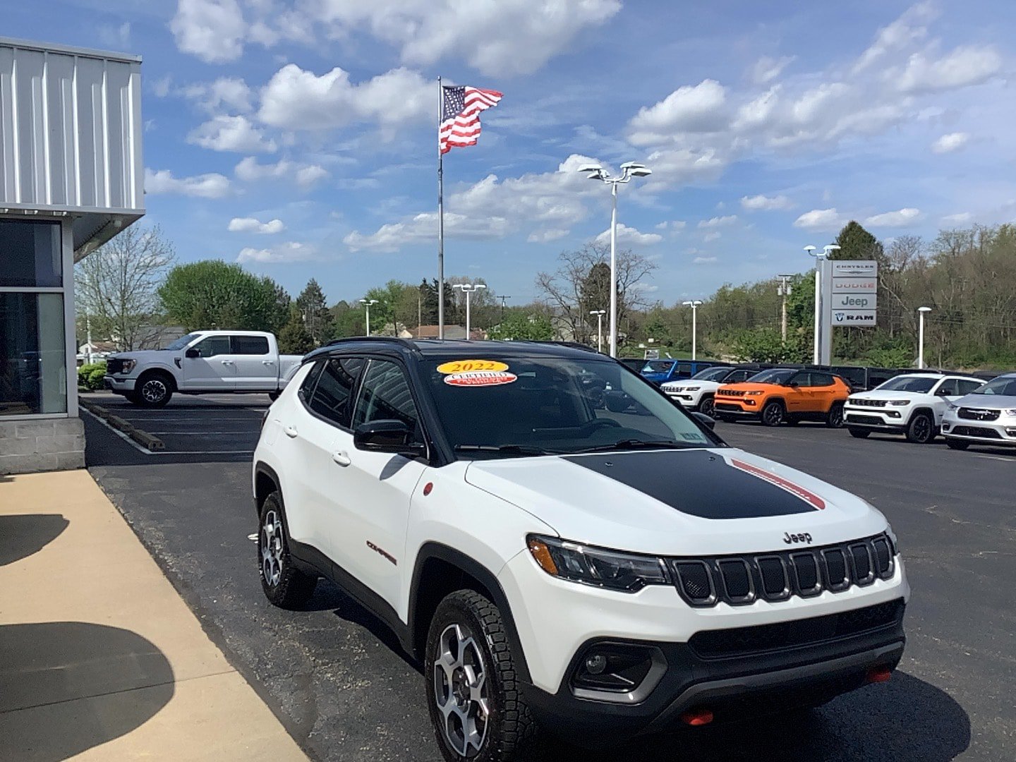 Certified 2022 Jeep Compass Trailhawk w/ Trailhawk Convenience Group AWD/4WD image 3