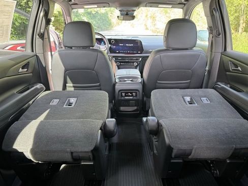 Used 2024 Chevrolet Traverse RS w/ LPO, Floor Liner Package image 17