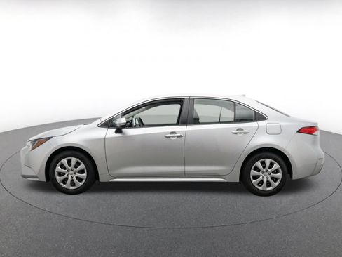 Used 2025 Toyota Corolla LE FWD image 4
