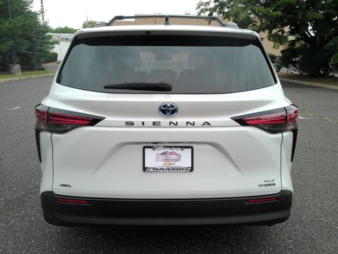 Used 2022 Toyota Sienna XLE AWD/4WD image 7