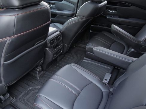 Used 2025 Honda Pilot TrailSport image 36